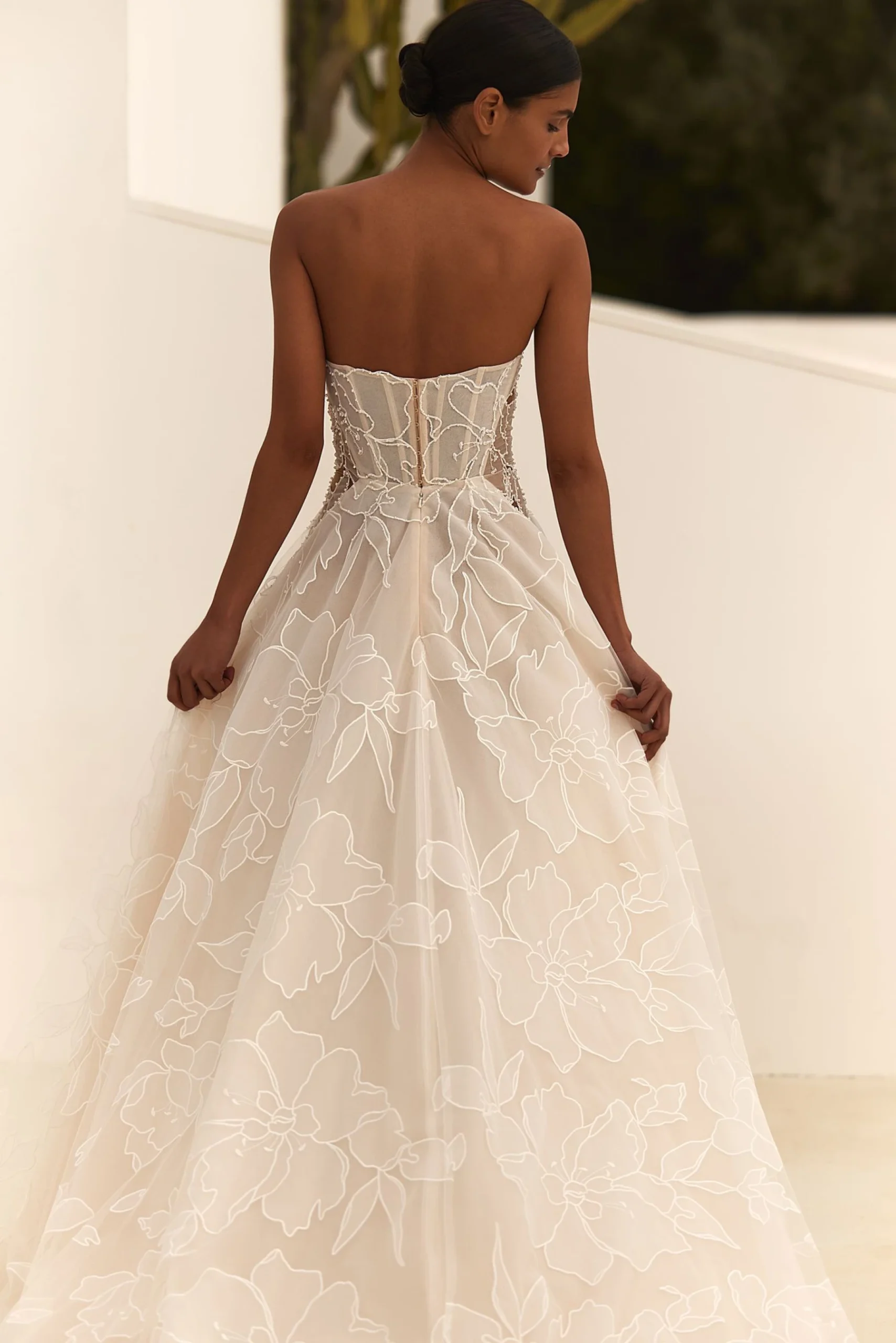 Captivate beauty - Image 2